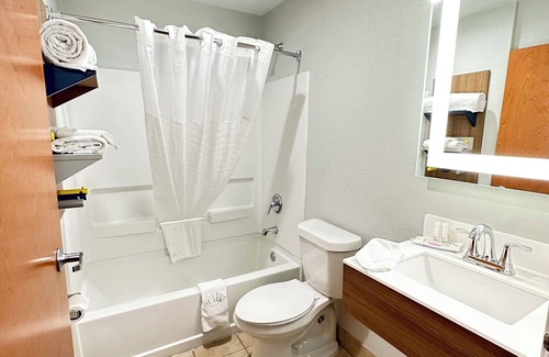 Bayou Cane Hotel | Comfortable Stay at Microtel Inn & Suites in Houma