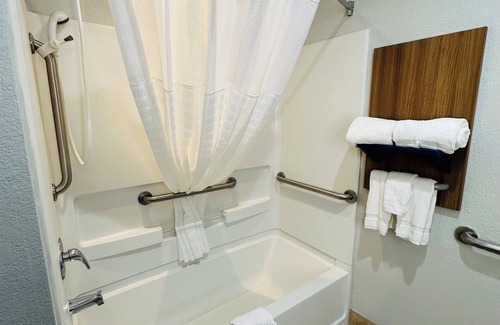 Bayou Cane Hotel | Comfortable Stay at Microtel Inn & Suites in Houma