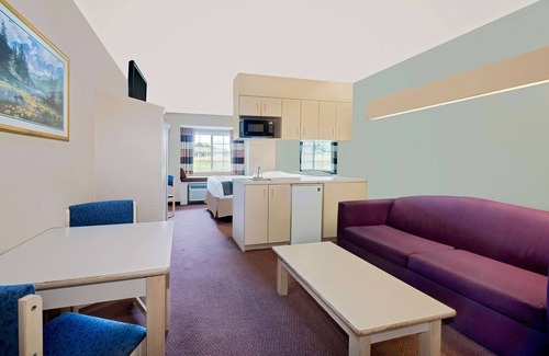 Joplin Hotel | Comfortable Stay at Microtel Inn & Suites Joplin with Pool