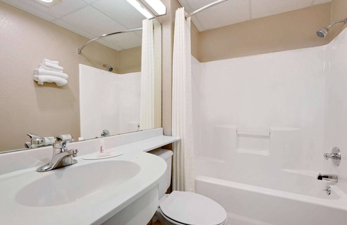 Joplin Hotel | Comfortable Stay at Microtel Inn & Suites Joplin with Pool