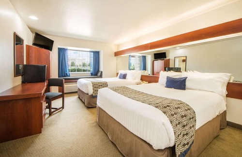 Miami Hotel | Discover Microtel Inn & Suites: Pool, Spa, and Breakfast