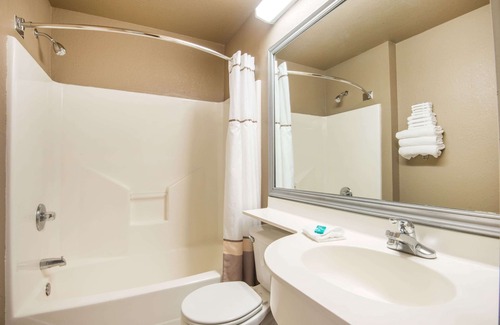 Miami Hotel | Discover Microtel Inn & Suites: Pool, Spa, and Breakfast