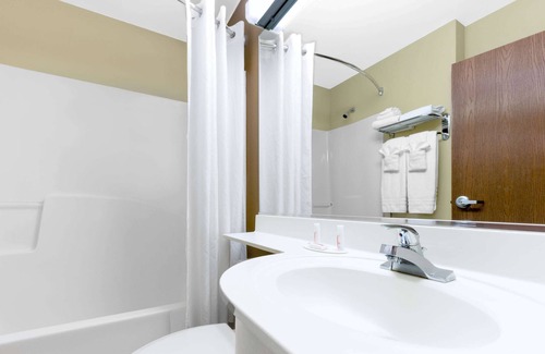 Ozark Hotel | Family-Friendly Microtel Inn & Suites with Pool in Ozark