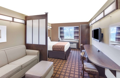 Ozark Hotel | Family-Friendly Microtel Inn & Suites with Pool in Ozark