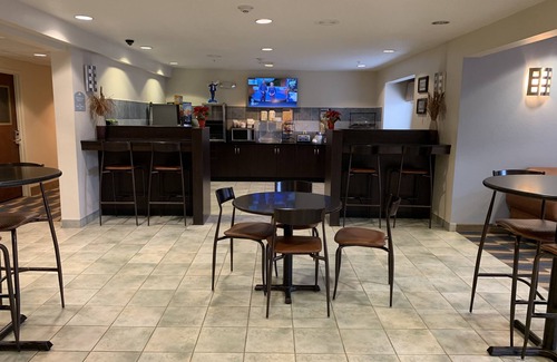 Bath Hotel | Cozy Microtel Inn & Suites by Wyndham Bath with Breakfast