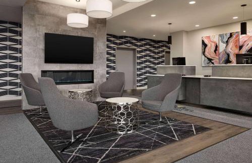 Boisbriand Hotel | Pet-Friendly Microtel Inn & Suites with Pool in Boisbriand