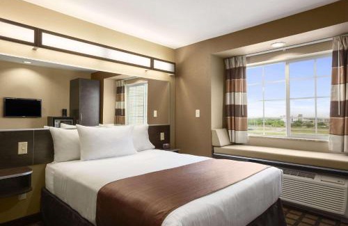 Cotulla Hotel | Cozy Microtel Inn & Suites Cotulla: Family and Pet Friendly
