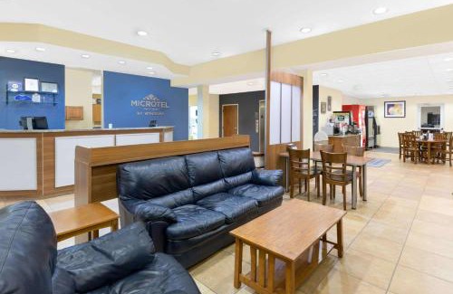 Kearney Hotel | Pet-Friendly Microtel Inn & Suites in Kearney - 8.5/10 Rating