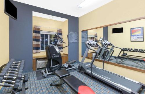 Kearney Hotel | Pet-Friendly Microtel Inn & Suites in Kearney - 8.5/10 Rating