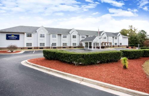 Southern Pines Hotel | Comfortable Stay at Microtel Inn & Suites Southern Pines