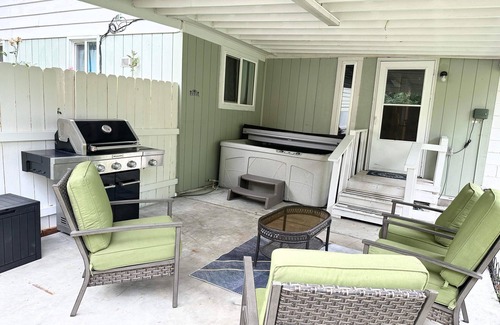 Mountain Home House | Family Fun at MicStay Music House with Private Hot Tub