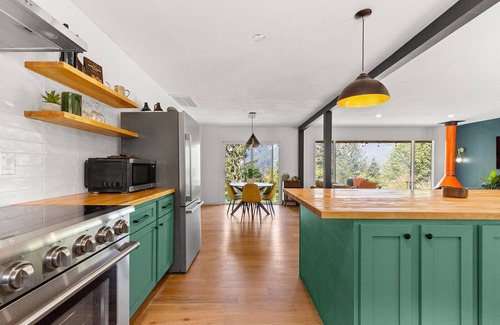 Lewis County Cabin | Inviting 4-BD Cabin with Game Room Near Rainier
