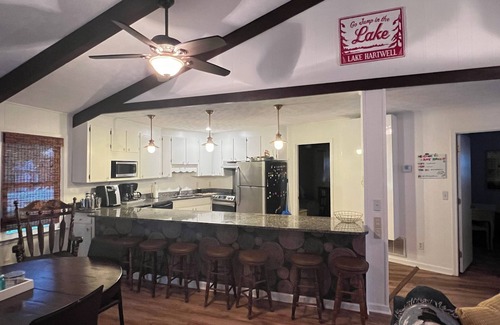 Reed Creek House | Serene 4 BR Lake Hartwell Retreat with Pool & Dock Access