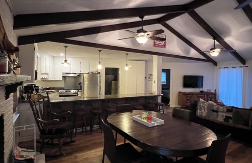 Reed Creek House | Serene 4 BR Lake Hartwell Retreat with Pool & Dock Access