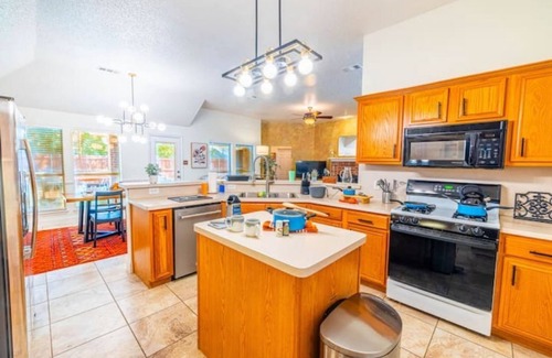 Elmo House | Mid-Century Gem by the Lake Near Rockwall Harbor