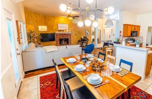 Elmo House | Mid-Century Gem by the Lake Near Rockwall Harbor