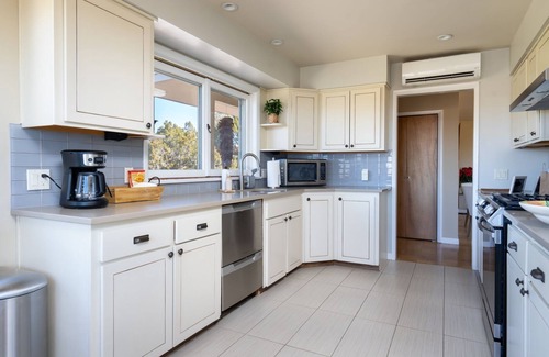 Northeast Santa Fe House | Stylish Mid-century Modern Retreat, Steps from the Plaza