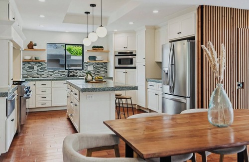 Harbor Villa | Modern Beach Villa: Oceanfront Retreat Near Disneyland