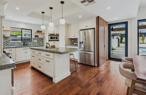 Harbor Villa | Modern Beach Villa: Oceanfront Retreat Near Disneyland