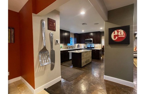 Southeast Houston House | Modern Private Home with Pool & Ocean Views | Rated 10/10