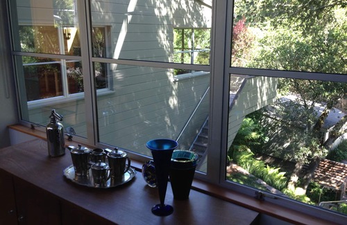 Mill Valley House | Mid-Century Modern Treehouse Retreat with Oceanfront Pool