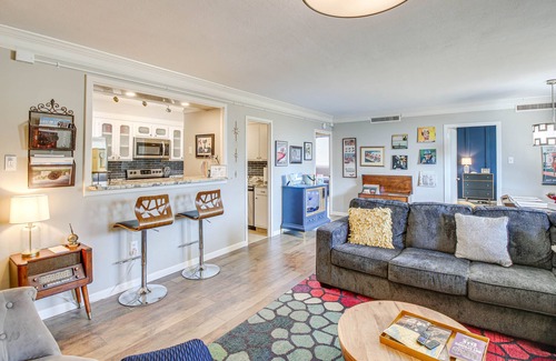 Mid America Condo | Modern Lakefront Condo with Pool & Spa - Rated 9.8/10!