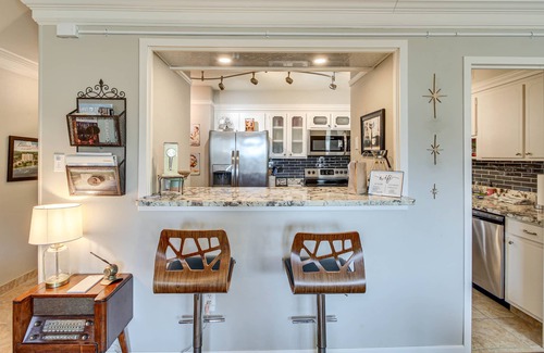 Mid America Condo | Modern Lakefront Condo with Pool & Spa - Rated 9.8/10!