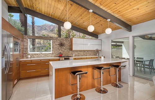 Vista Las Palmas House | Unforgettable Mid-Century Modern Retreat with Pool & Ocean View