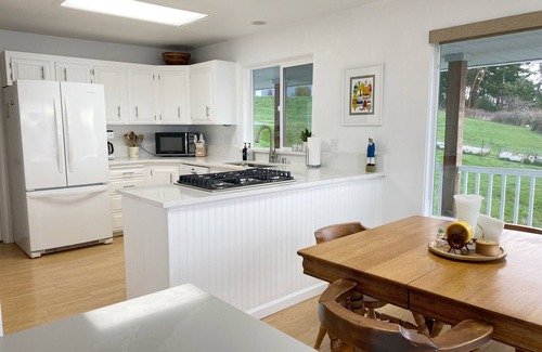 Oak Harbor House | Experience Waterfront Bliss on Whidbey Island