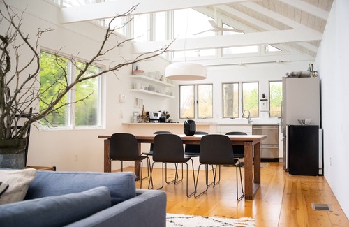 Shorewood House | Idyllic Mid-Century Retreat with Pond and Ocean Views