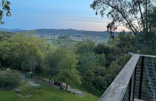 Geyserville House | Delightful Mid-century Wine Getaway for Families