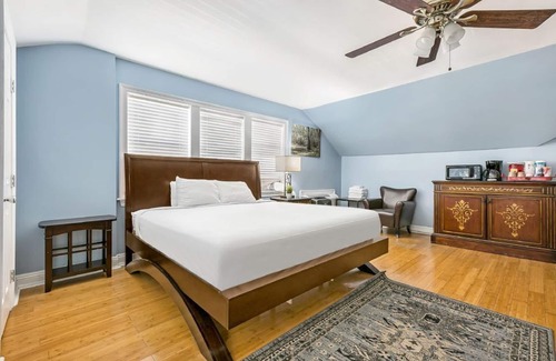 Mid-City Hotel | Cozy Canal Street Studio Near City Park with Breakfast