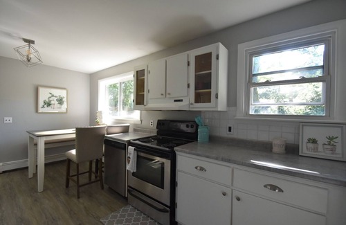 Topsham House | Pet-Friendly 3BR Home with Fenced Backyard - Guest Rated 10/10
