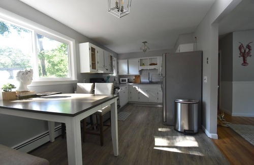 Topsham House | Pet-Friendly 3BR Home with Fenced Backyard - Guest Rated 10/10