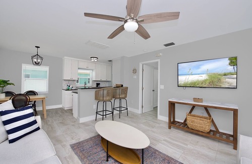 Mid Island House | Cozy 1BR Casa Azul B: Steps from the Beach & Pet Friendly