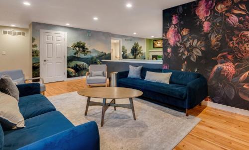 Northwest Arvada House | Mid Summer Night's Dream w Hot Tub Theater Game Room