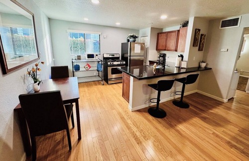Encanto House | Inviting Mid Town 2 Bdrm Marvel: Breakfast Included