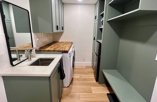 Norman House | Mid-West Mod-1 mile to OU-Central Norman-Sleeps 16