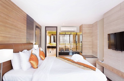 Bang Kra So Hotel | Discover Mida Hotel Ngamwongwan: A Family-Friendly Retreat