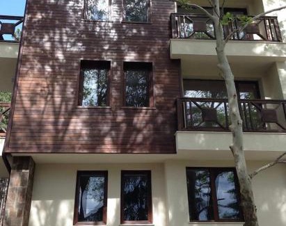 Velingrad Apartment | Pet-Friendly Retreat at Borov Park 1 with Hot Tub