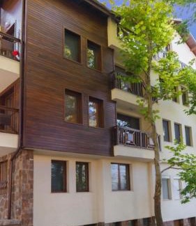Velingrad Apartment | Pet-Friendly Retreat at Borov Park 1 with Hot Tub