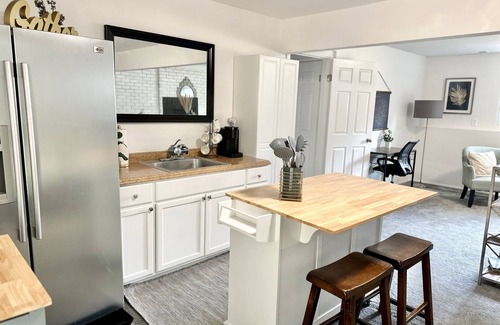 Greenburg House | Inviting Home Near Washington Square – Pet Friendly & Family-Ready!