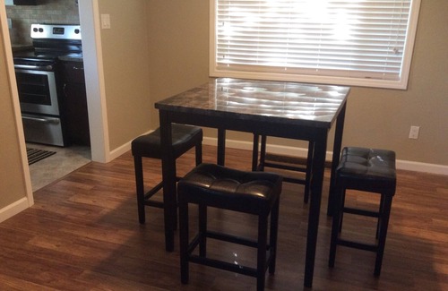 Level Green House | Renovated Home with Kitchen and Breakfast, Rated 9.4/10