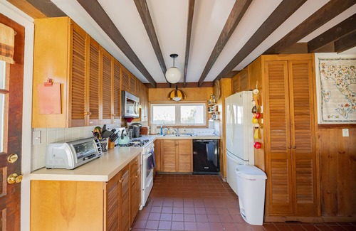 Little Compton House | Relaxing Retreat with Working Sauna and Hot Tub Access