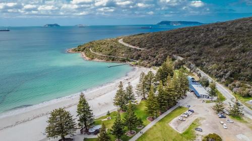 Middleton Beach House | Beachfront Bliss at Midd's - Family-Friendly Retreat