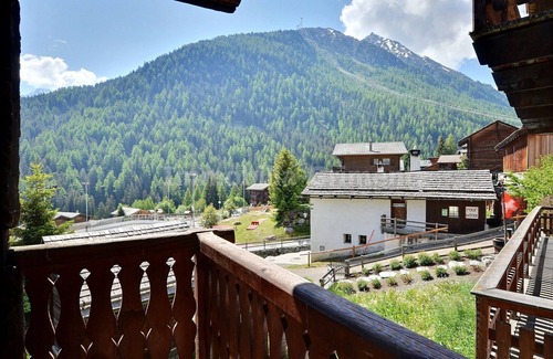 Grimentz Apartment | Cozy Flat for Families: Kitchen, Pet-Friendly & Great Space