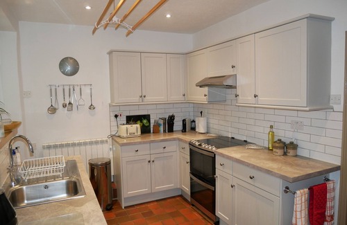 Middleham Cottage | Pet-Friendly Middle Cottage with Breakfast and Family Amenities