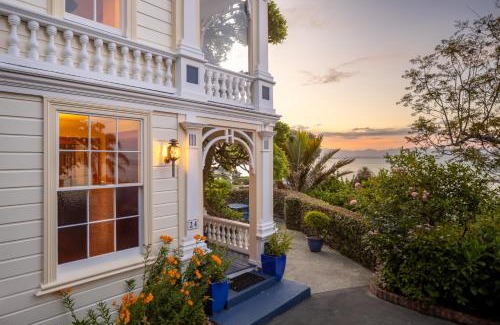 Britannia Heights Apartment | Middle Earth - Te Whare Rangi
