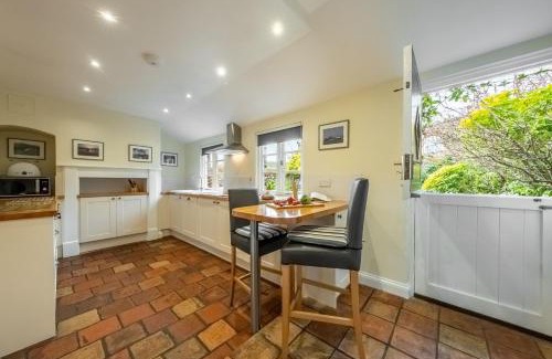 Cley next the Sea House | Discover Middle Knoll: Pet and Child Friendly Retreat