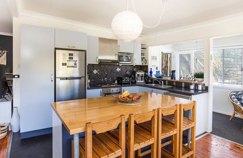 Culburra Beach House | Middle Sea - Pet-Friendly Escape, Steps from the Beach